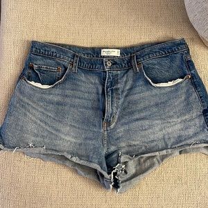 The mom short, high rise